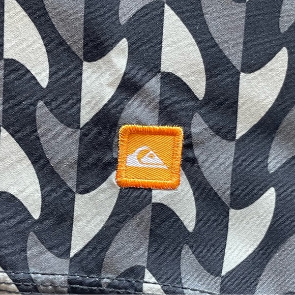 Quick Silver Waterman Collection Men's Black and Gray Swim Shorts Size 34 - Picture 2 of 11